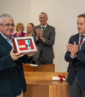El Club Deportivo Mensajero recibe la Medalla de la Isla por su centenario · foto 3