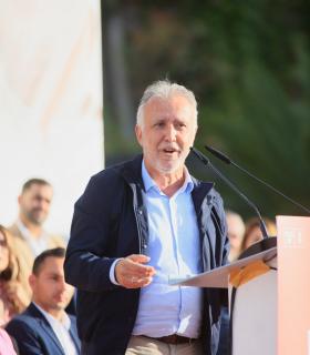 Ángel Víctor Torres sobre Pedro Martín: "Hay que elegir entre la propaganda o su trabajo, rigor y responsabilidad" · foto 10