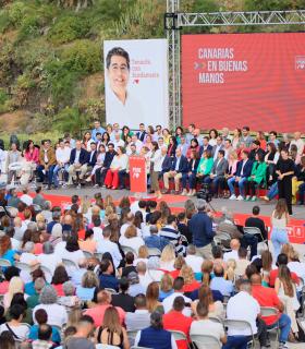 Ángel Víctor Torres sobre Pedro Martín: "Hay que elegir entre la propaganda o su trabajo, rigor y responsabilidad" · foto 6
