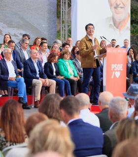 Ángel Víctor Torres sobre Pedro Martín: "Hay que elegir entre la propaganda o su trabajo, rigor y responsabilidad" · foto 8