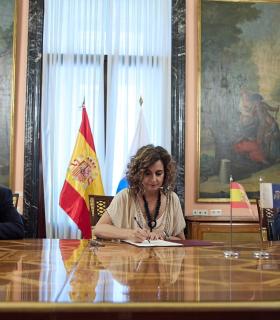 El Gobierno de Canarias y el Cabildo de La Gomera firman con el Gobierno de España la ‘Estrategia Gomera36’ · foto 1