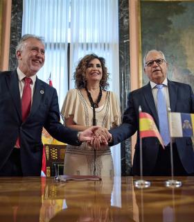 El Gobierno de Canarias y el Cabildo de La Gomera firman con el Gobierno de España la ‘Estrategia Gomera36’ · foto 2