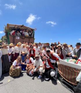 Miles de aroneros y visitantes arropan a la imagen de la Virgen de Fátima en la tradicional Romería de Valle San Lorenzo · foto 8