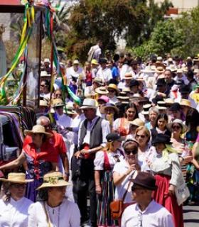 Miles de aroneros y visitantes arropan a la imagen de la Virgen de Fátima en la tradicional Romería de Valle San Lorenzo · foto 1