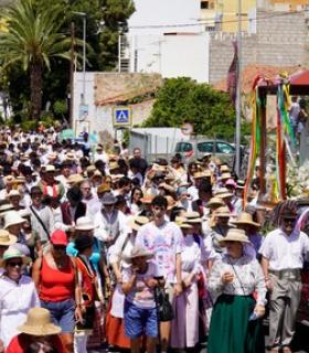 Miles de aroneros y visitantes arropan a la imagen de la Virgen de Fátima en la tradicional Romería de Valle San Lorenzo · foto 2