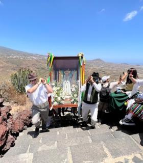 Miles de aroneros y visitantes arropan a la imagen de la Virgen de Fátima en la tradicional Romería de Valle San Lorenzo · foto 7