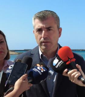 Manuel Domínguez (PP) sostiene que la política en materia de inmigración "debe tener en Canarias el eje central de sus actuaciones" · foto 2
