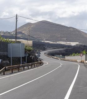 Entra en servicio la carretera de La Costa que restituye la movilidad en el Valle de Aridane tras la erupción volcánica · foto 1