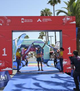 Cristofer Clemente y Marta Vigano ganan la Ultra de la Tenerife Bluetrail 2023, la modalidad reina de la carrera · foto 2