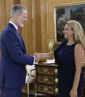 CC confirma al Rey que la firma de la "agenda canaria" es condición obligatoria para votar sí a una investidura · foto 1