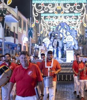 La Cabalgata de Carrozas reúne a más de 2.000 personas en las calles de Tegueste para exaltar la tradición artística local · foto 3