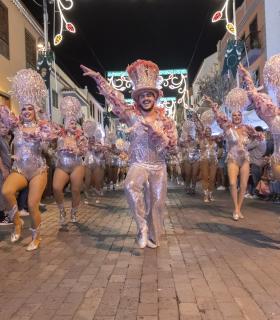 La Cabalgata de Carrozas reúne a más de 2.000 personas en las calles de Tegueste para exaltar la tradición artística local · foto 1