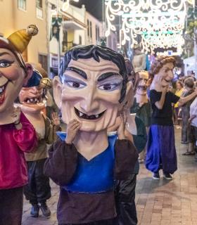 La Cabalgata de Carrozas reúne a más de 2.000 personas en las calles de Tegueste para exaltar la tradición artística local · foto 2