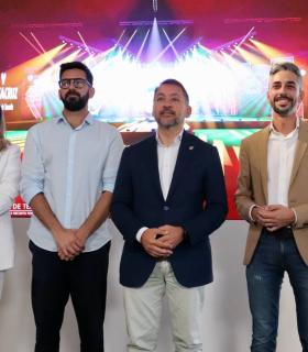 Un gran plató de televisión reúne a los grandes hitos del Carnaval chicharrero · foto 1