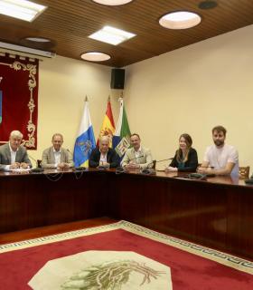 El Ministerio de Inclusión prevé la construcción de un centro de primeras llegadas en la isla de El Hierro · foto 1