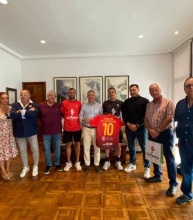 El Cabildo apoya al C.D. Mensajero en su promoción de la isla de La Palma como miembro de la 2ÂªREF · foto 1