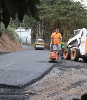 El plan municipal de asfaltado comienza a mejorar la red viaria de Tacoronte · foto 2