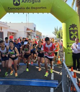 Más de 300 participantes en la I San Silvestre Antigua 2023 · foto 5