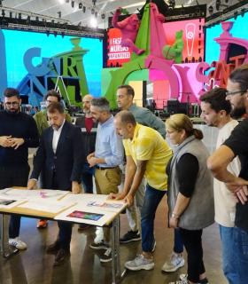 El escenario del Carnaval recrea los símbolos históricos de la fiesta a través de la televisión · foto 1