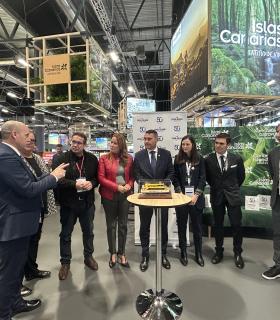 Fred. Olsen Express presenta en FITUR su nuevo miniferri para excursiones turísticas · foto 2