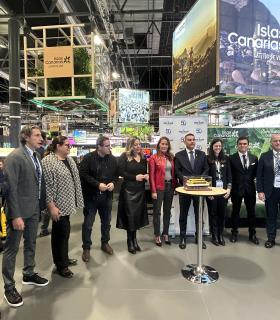 Fred. Olsen Express presenta en FITUR su nuevo miniferri para excursiones turísticas · foto 1