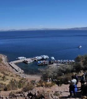 Los telares en Taquile: un viaje por la cultura peruana · foto 5