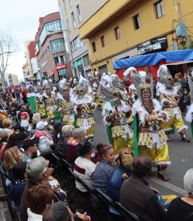 Miles de personas disfrutan del Coso Apoteosis de la Piñata Chica de Tacoronte · foto 2