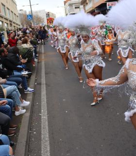Miles de personas disfrutan del Coso Apoteosis de la Piñata Chica de Tacoronte · foto 4