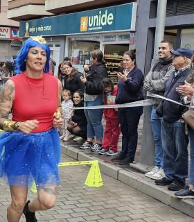 Daniel Eliecer Sosa gana la exitosa carrera de tacones del Carnaval de Telde 2024 · foto 9