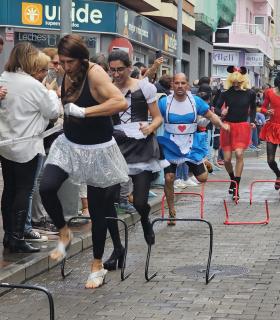 Daniel Eliecer Sosa gana la exitosa carrera de tacones del Carnaval de Telde 2024 · foto 6