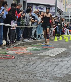 Daniel Eliecer Sosa gana la exitosa carrera de tacones del Carnaval de Telde 2024 · foto 8