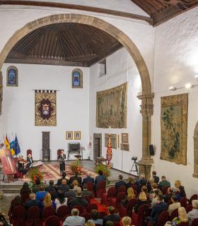 Un pregón entre la fe y la lírica exalta el inicio de la Semana Santa de Adeje · foto 1