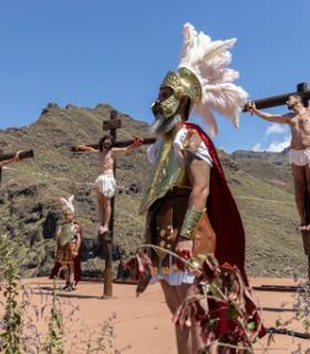 La Pasión de Adeje se abre camino ante el viento · foto 5