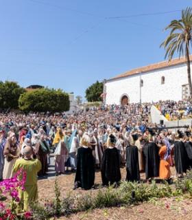 La Pasión de Adeje se abre camino ante el viento · foto 1