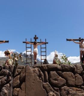 La Pasión de Adeje se abre camino ante el viento · foto 2