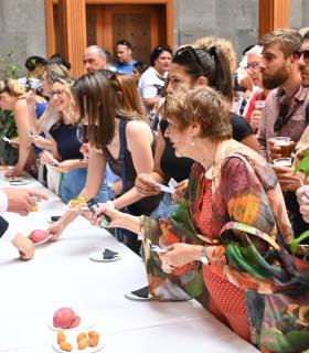La Fiesta del Queso 2024 cosechó un rotundo éxito en su primera edición celebrada hoy en el casco de Guía · foto 13