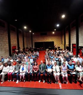 El Ayuntamiento de Candelaria entrega 65 insignias en el Acto de Entrega al Mérito Funcionarial y Laboral · foto 2