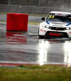 Santi Concepción Jr. comienza con fuerza en el circuito de Salzburgring - Austria a pesar de la lluvia · foto 2