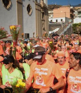 Una marea de peregrinos convierte el Día Grande de la Patrona de Canarias en una jornada excepcional · foto 6