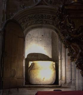 Una de las Hidrias de las Bodas de Caná en la Catedral de Oviedo · foto 1