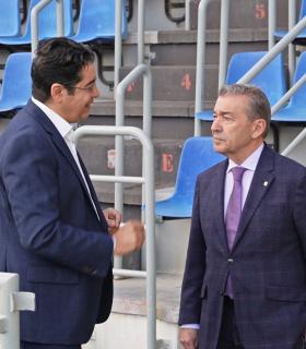 Pedro Martín reclama a Rosa Dávila que no amenace con retirar el apoyo al Club Deportivo Tenerife y compre las acciones a Garrido · foto 1