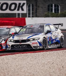 Santi Concepción cierra su temporada europea TCR en Valencia · foto 2