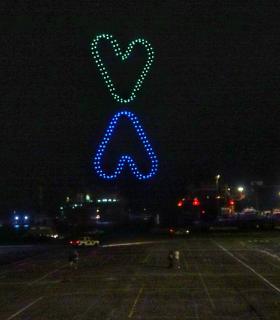 Más de 220 drones iluminan el cielo de Santa Cruz para inaugurar Plenilunio 2024 · foto 1