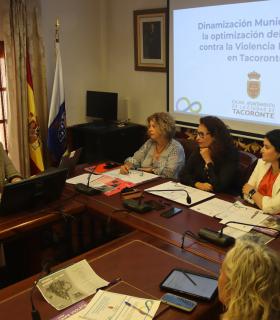 El Ayuntamiento de Tacoronte celebra la V Mesa Municipal de Agentes Sociales para combatir la violencia machista · foto 5