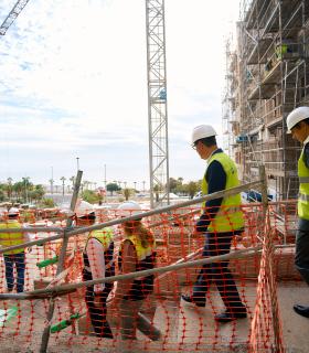 Pablo Rodríguez visita el piso piloto de las 100 viviendas protegidas que construye Visocan en Santa Cruz de Tenerife · foto 2