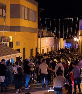 La tradicional carrera de cacharros volvió a recorrer las calles del casco histórico por San Andrés · foto 1