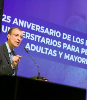 GARCÍA: "EL PROGRAMA PARA PERSONAS MAYORES NOS UNE COMO INSTITUCIÓN Y HACE QUE NOS SINTAMOS COMO NOSOTROS MISMOS" · foto 2