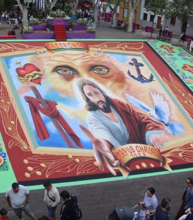 Más de un centenar de alfombras engalanan el Corpus Christi tacorontero · foto 8