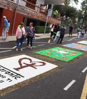 Más de un centenar de alfombras engalanan el Corpus Christi tacorontero · foto 2