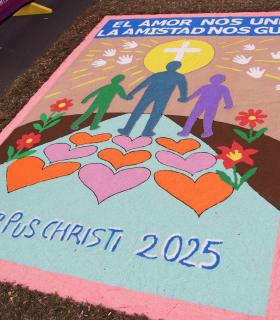 Más de un centenar de alfombras engalanan el Corpus Christi tacorontero · foto 4
